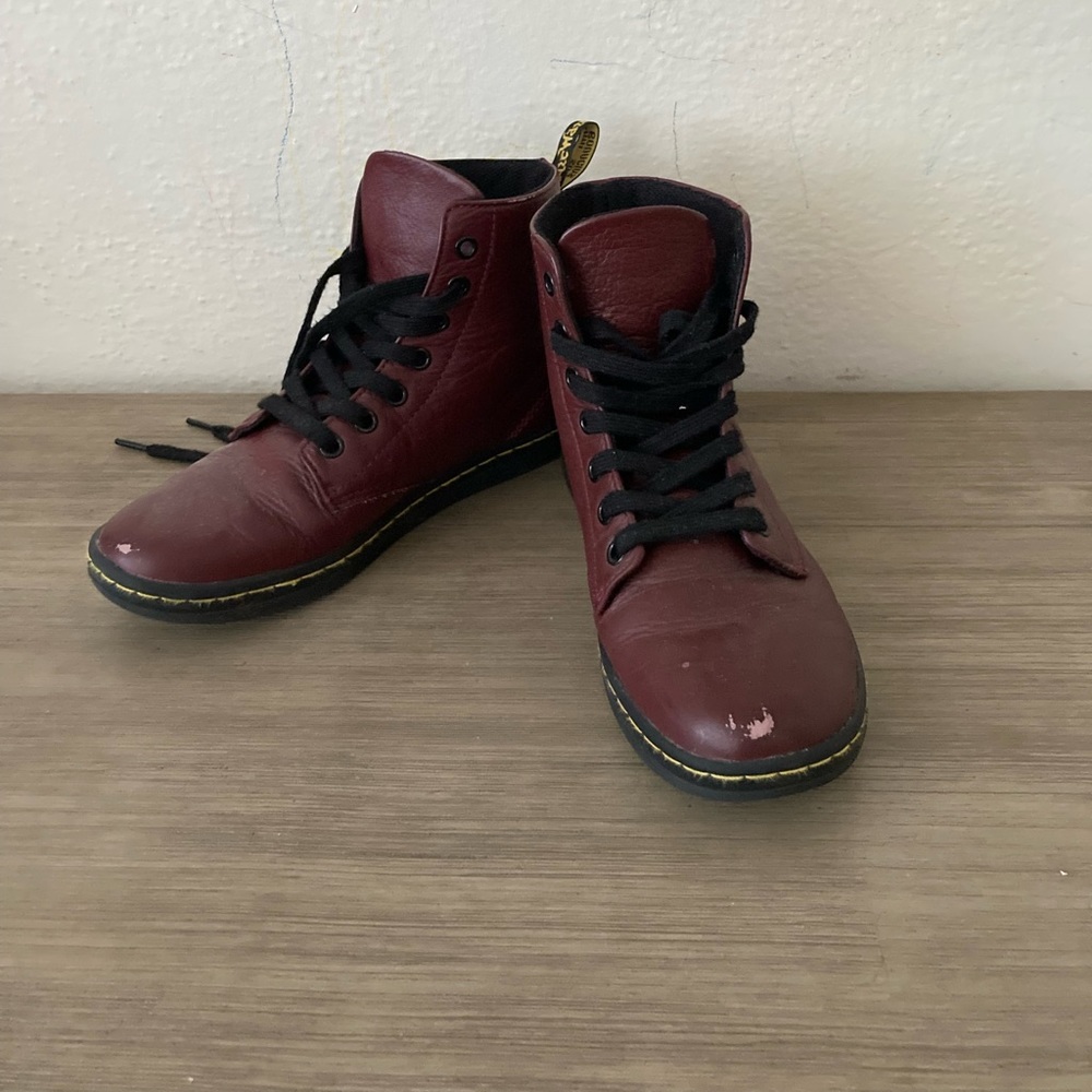 Dr. Martens Womens 6 leather Casual Boot